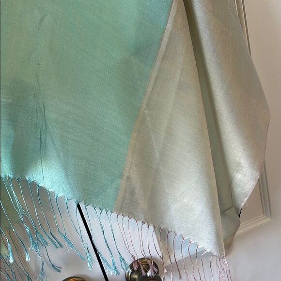 NWOT ITALIAN SILK ELEGANT OMBRE COLORBLOCK SHAWL WRAP SCARF AQUA CREAM - Picture 9 of 12
